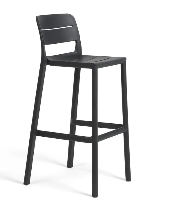Taburete de exterior moderno Nardi Cassia Stool color antracita, diseño italiano apilable y ligero para terrazas contemporáneas