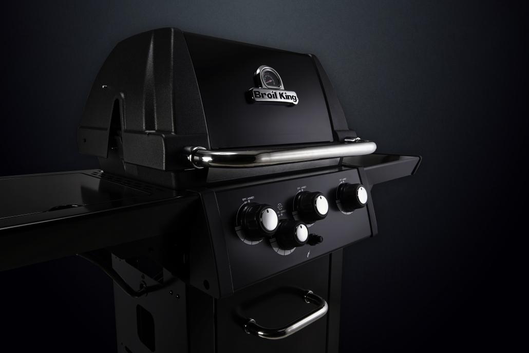 Detalle de la tapa de aluminio fundido Therma-Cast de la barbacoa Broil King Royal 340 Shadow