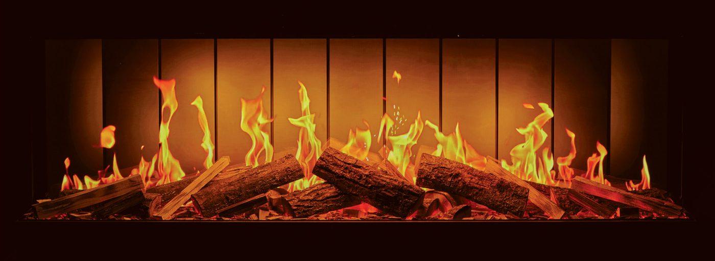 Detalle del efecto de fuego naranja intenso en la chimenea Solution Trueflame 150